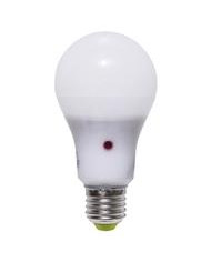 LAMPADA A LED CON CREPUSCOLARE E27 10,5W 3000K