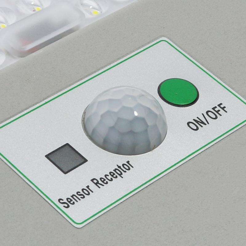 FARO STRADALE A LED CON PANNELLO SOLARE 200W 4000K